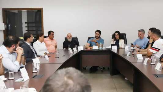 Vereadores se reuniram nesta segunda (21) após vereadoras terem recebido ameaças