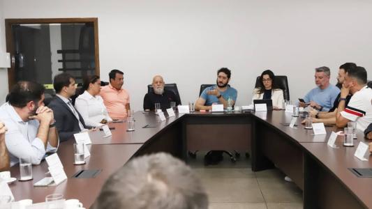 Vereadores se reuniram nesta segunda (21) após vereadoras terem recebido ameaças