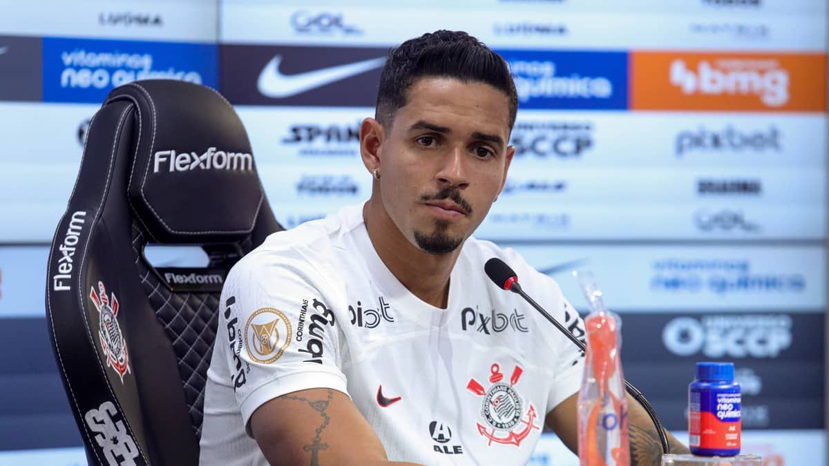 Corinthians exibe cópias de e-mails e rebate Lucas Veríssimo