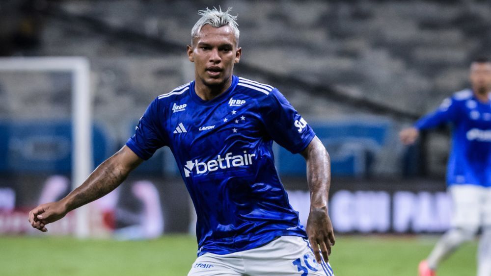 Alvo de São Paulo e Santos, Veron aguarda reunião para definir futuro