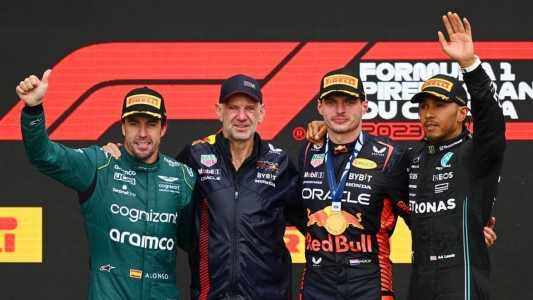 Verstappen venceu a corrida, com Alonso em segundo e Hamilton em terceiro
