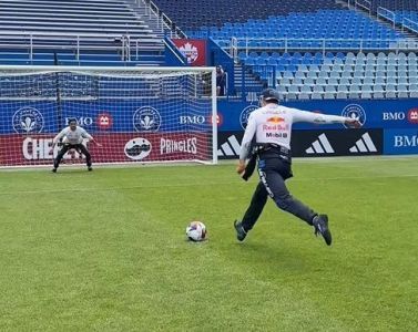 Tetracampeão da F1, Verstappen se arrisca no futebol em estádio de time da MLS
