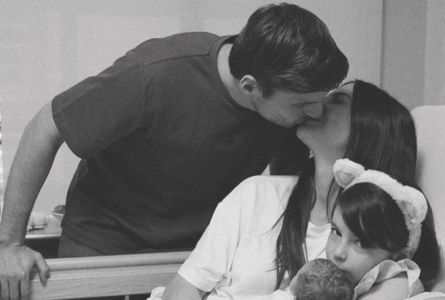 Foto de Max Verstappen com Kelly Piquet, Penelope Pique e Lily Piquet