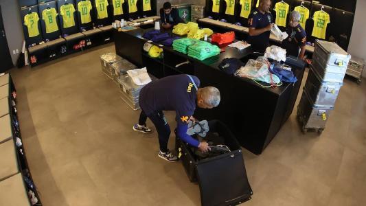 Vestiário da Seleção Brasileira no estádio Centenário, em Montevidéu, antes de Uruguai x Brasil