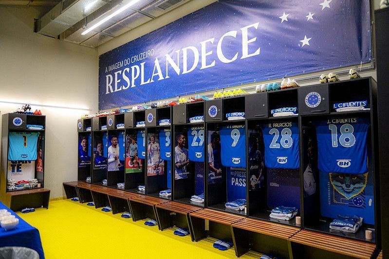Desgaste entre elenco e técnico vira problema recorrente no Cruzeiro