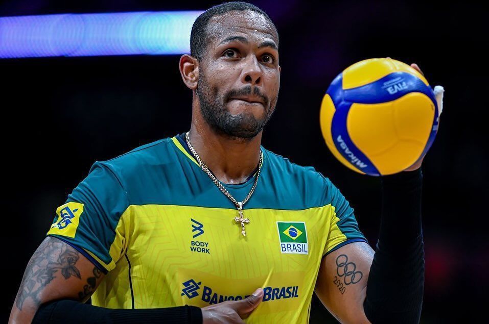 Vôlei: Leal sofre torção no tornozelo e vira dúvida na Seleção Brasileira em Paris