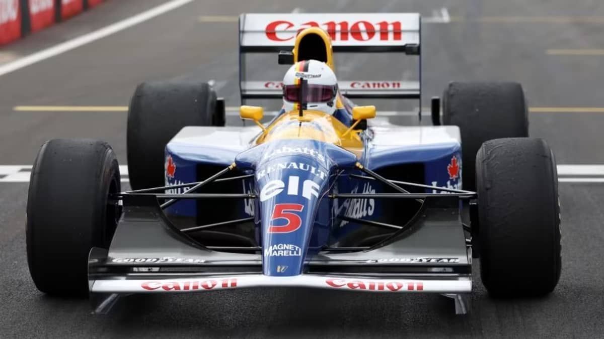 Tetracampeão de Fórmula 1 vai dirigir carro de Ayrton Senna