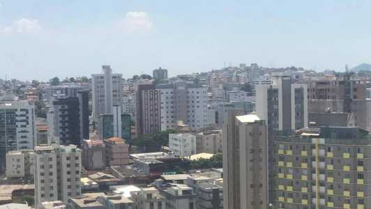 As altas temperaturas acontecem por causa de uma onda de calor que atinge grande parte do Brasil
