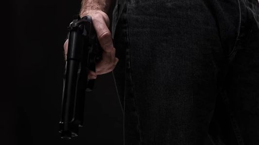 Criminosos fizeram compras e outras transações bancárias com os cartões e celular da vítima