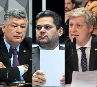 O senador Carlos Viana (esq.), o presidente do Congresso, senador Davi Alcolumbre (cen.), e o deputado Marcel van Hattem (dir.)