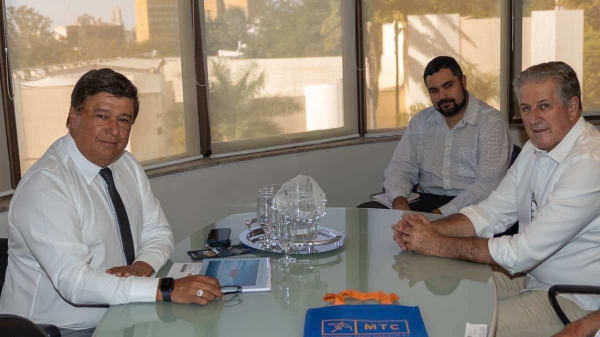 Tidos como possíveis candidatos à Prefeitura de BH, Carlos Viana e João Leite se reúnem na capital