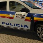 PCMG investiga morte de motociclista após colisão contra viatura da PM