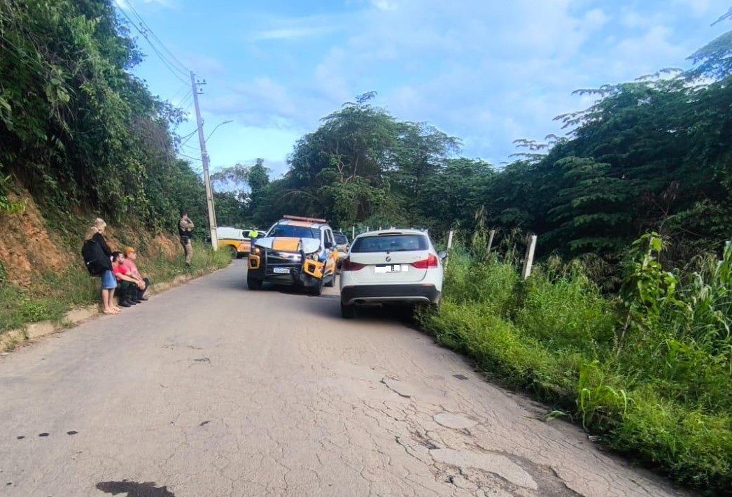 Perseguição termina com acidente envolvendo viatura da PM Rodoviária em Santana do Paraíso