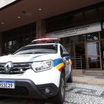 Homem é encontrado morto dentro de carro em rodovia na Grande BH