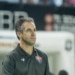 Vitória confirma a renovação com o técnico Léo Condé para 2024