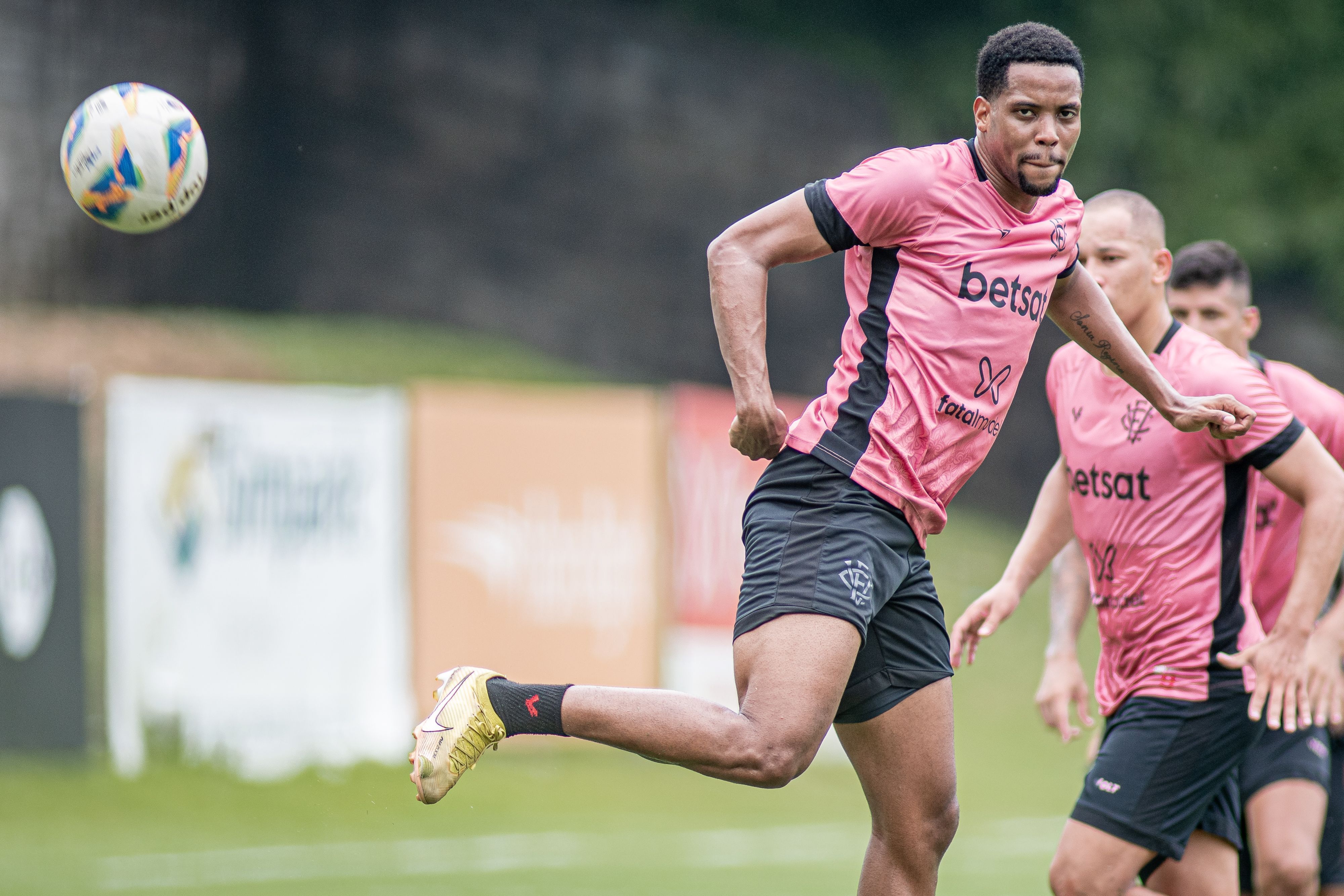 Vitória visita o Barcelona-BA em duelo pela liderança do Campeonato Baiano