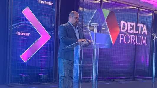 Vice-governador Mateus Simões em evento do Sebrae na noite de terça-feira (21)