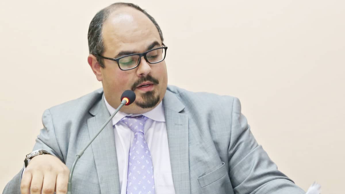 Reajuste dos servidores: Simões diz que estado busca espaço para garantir recomposição da inflação 