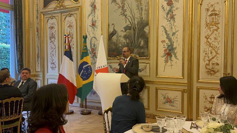 Embaixadores se rendem aos queijos artesanais mineiros durante evento na França; entenda