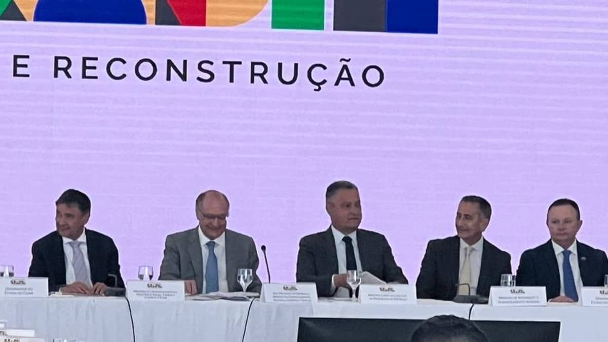 Em reunião no Planalto, Alckmin não estava no ministério durante ameaça de bomba