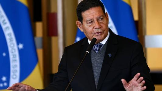 Vice-presidente Hamilton Mourão afirmou que não vai participar da posse de Lula