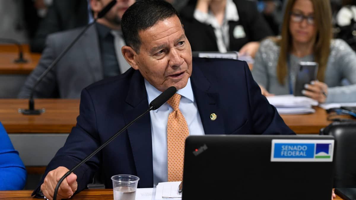 Mourão critica Lula por fala que associa bolsonaristas a ‘malucos’: ‘discriminação e deboche’