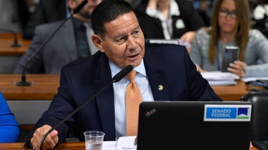 Vice-presidente no governo Bolsonaro, Mourão exerce mandato parlamentar