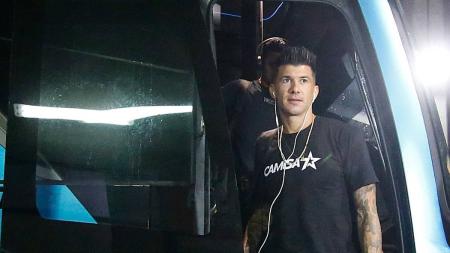 Victor Cuesta, do Botafogo, na chegada à Arena Fonte Nova para enfrentar o Bahia
