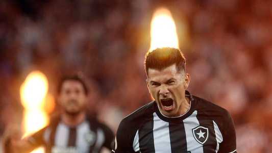 Victor Cuesta lidera a defesa do Botafogo