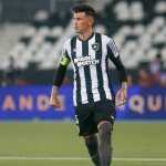 Bahia encaminha a contratação de Victor Cuesta, zagueiro do Botafogo
