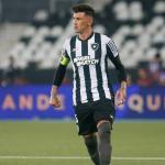 Bahia encaminha a contratação de Victor Cuesta, zagueiro do Botafogo