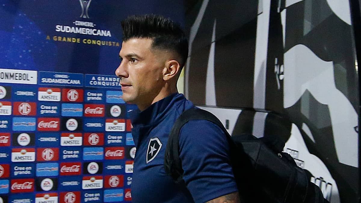 Com Gabriel Pires, Botafogo está definido para enfrentar o Defensa y Justicia