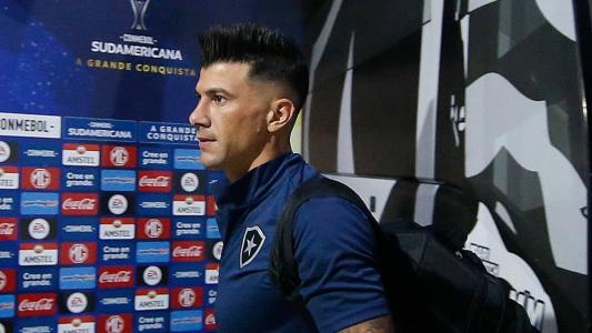 Victor Cuesta será o capitão do Botafogo diante do Defensa y Justicia
