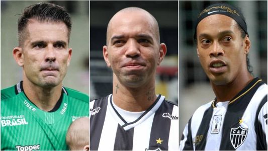 Victor (esq), Diego Tardelli (centro) e Ronaldinho Gaúcho (dir), ex-jogadores do Atlético