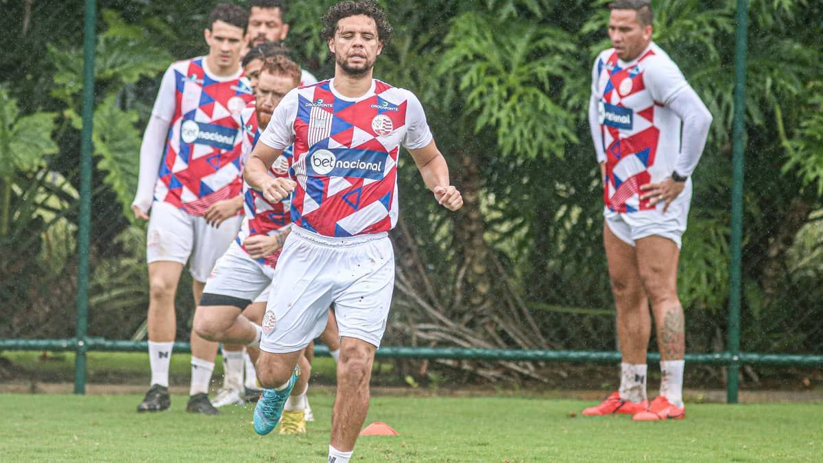 Victor Ferraz minimiza discussão entre Souza e técnico: 'Vi em outros clubes'