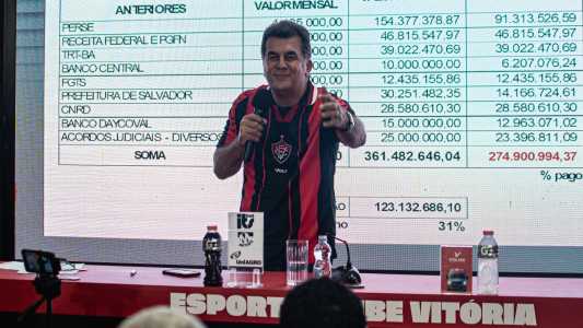 Fábio Mota, presidente do Vitória, durante coletiva de imprensa