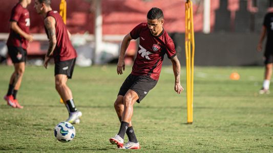 Atacante Erick durante treino do Vitória