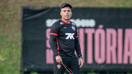 Técnico Jair Ventura durante treino do Vitória