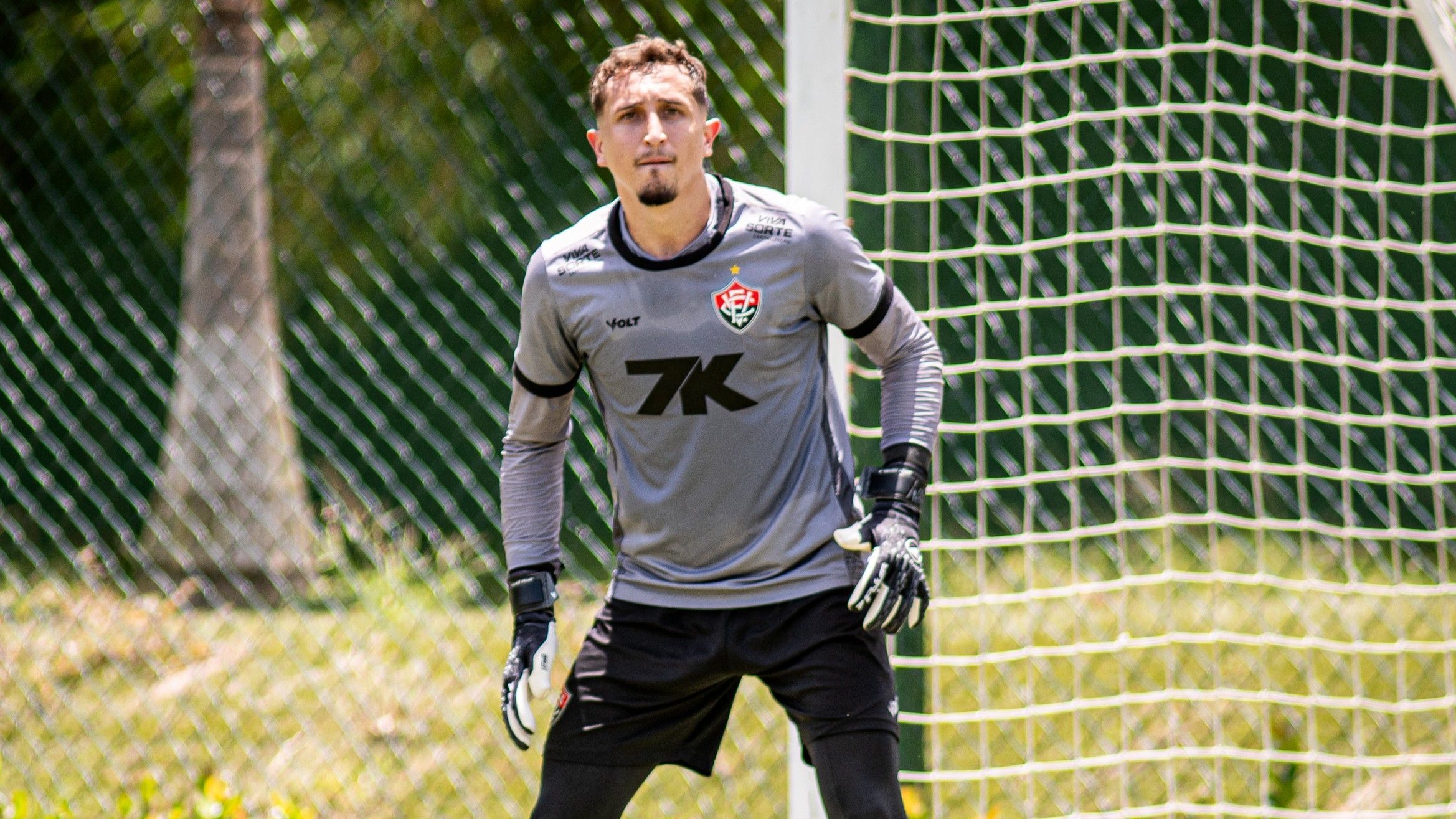 Goleiro Thiago Couto fará estreia como titular do Vitória contra o Cruzeiro