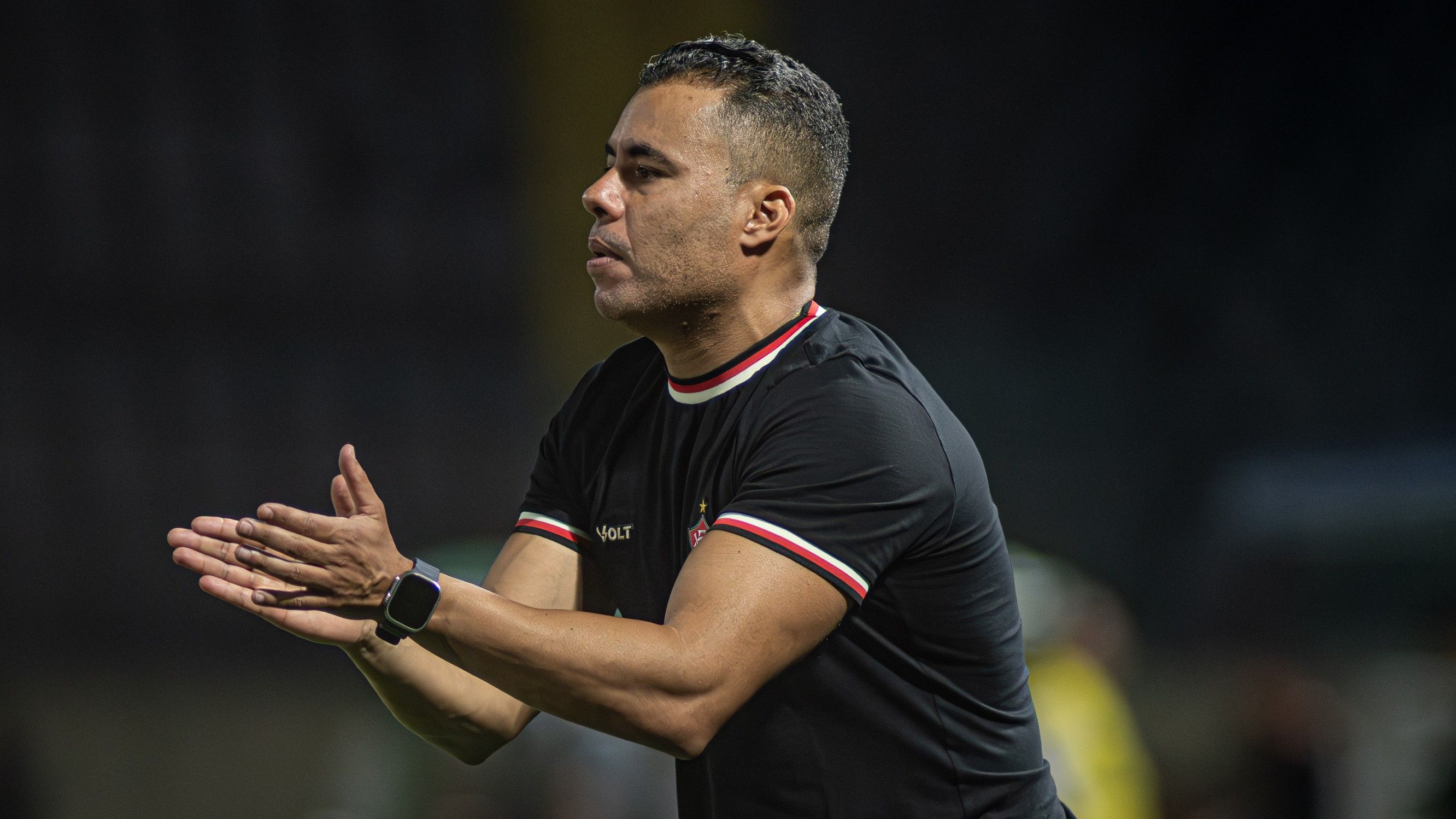 Jair Ventura aponta erros do Vitória e ressalta poder financeiro do Palmeiras