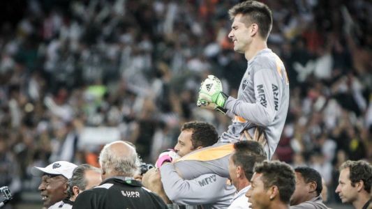 Victor fez 424 partidas pelo Atlético e se tornou 'Santo' na Libertadores de 2013