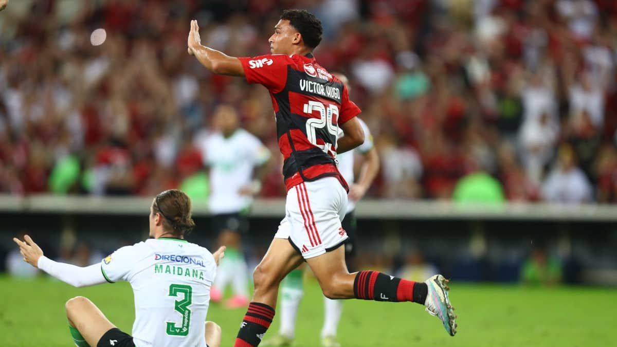Flamengo recusa oferta de clube inglês por Victor Hugo