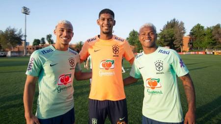 Victor Hugo, Kauã Santos e Matheus França na Seleção Brasileira Sub-20, em 2022