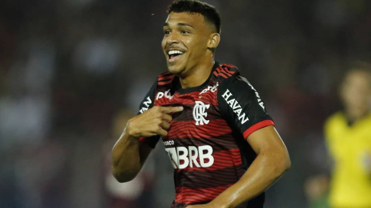 Autor de gol do Flamengo, Victor Hugo confia em luta pelo título Brasileiro