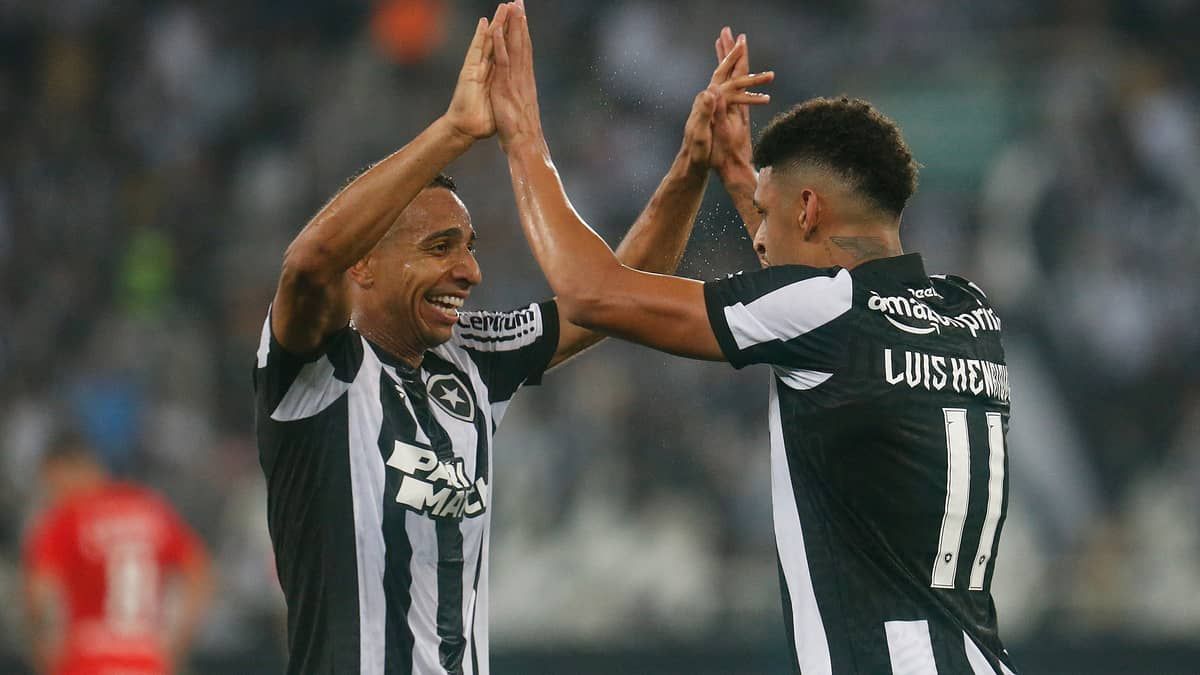 Botafogo chega a 90% de chances de conquistar o Brasileirão