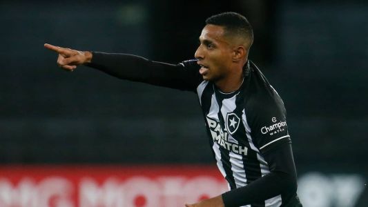 Victor Sá marcou o primeiro gol do Botafogo