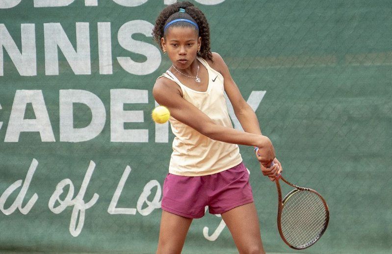 Ex-técnico de Serena Williams se encanta com brasileira de 14 anos: 'Futura campeã'