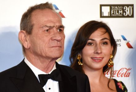 Tommy Lee Jones e Victoria no 30º Festival Internacional de Cinema de Tóquio, em Tóquio