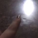 Vídeo: estudante descobre que mesa de mármore é lápide e muda de casa após série de episódios sobrenaturais