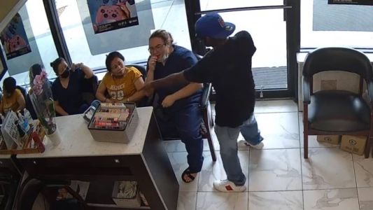 Vídeo com a "ação" do suspeito foi divulgado pela Polícia de Atlanta